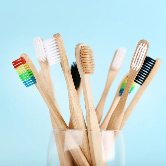 CEPILLO DE DIENTES FABRICADO EN BAMBÚ